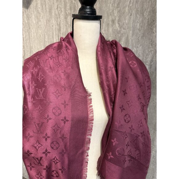Louis Vuitton Monogram Shine Shawl In Fuchsia Silk & Wool Blend - Picture 5 of 6